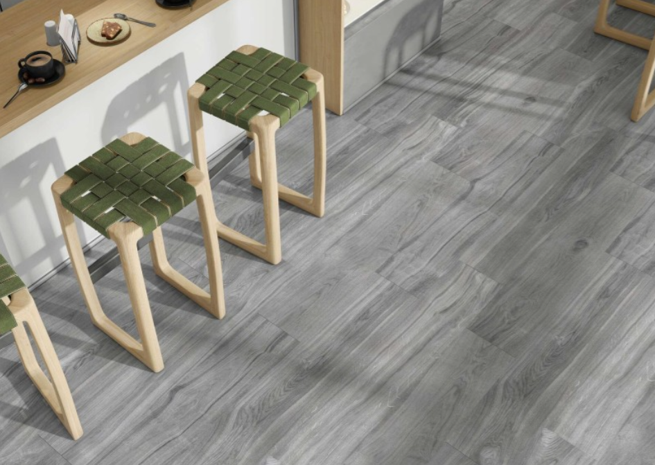 GRES PORCELLANATO RETTIFICATO EFFETTO LEGNO PATAGONIA GREY 22.5x119.5 DI HALCOM CERAMICHE