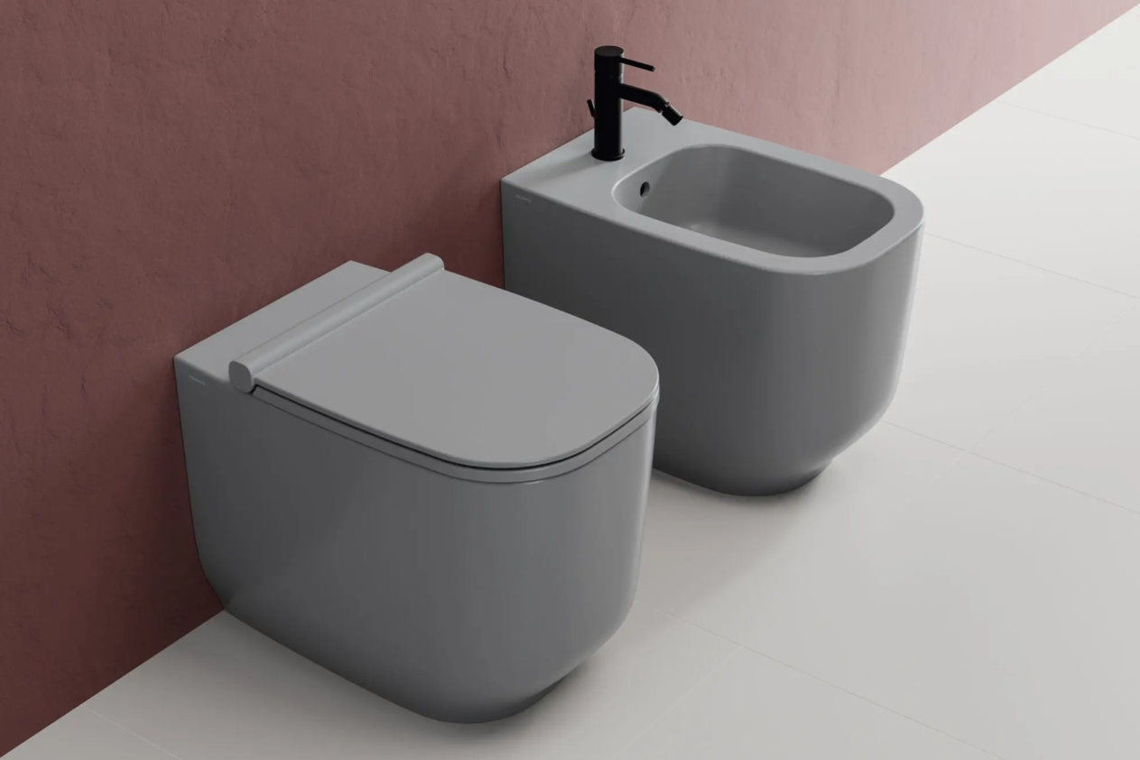 COPPIA DI SANITARI FILOMURO RIMLESS GRIGIO CEMENTO SERIE ALBA DI CERAMICA DOLOMITE PROF.56 COMPLETO DI COPRIWATER SOFTCLOSE DISPONIBILE IN 15 GG